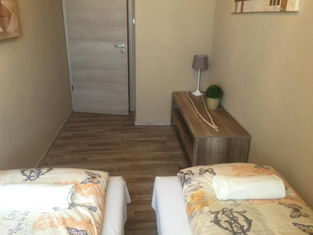 Belvarosi Deluxe Apartman Baja Buitenkant foto